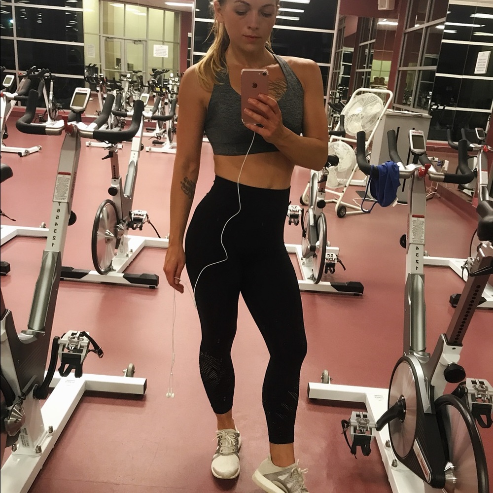 Seamless black leggings